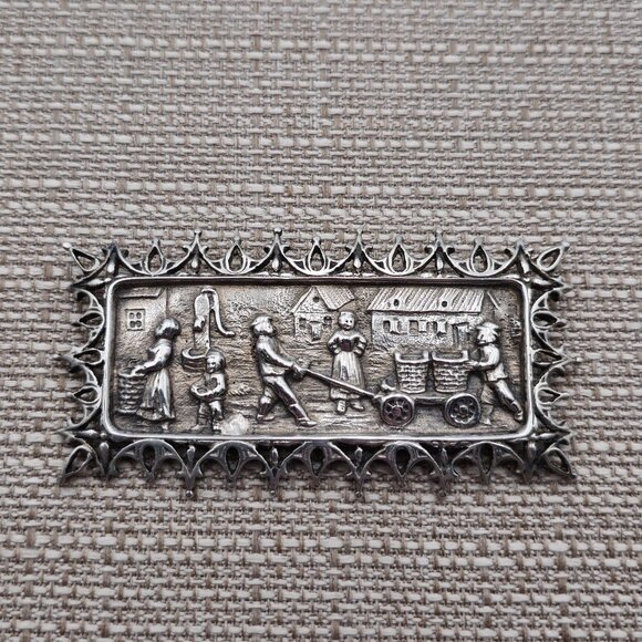 Sterling Silver Large Old Town Village Scene Pin Brooch B369 - Picture 1 of 7